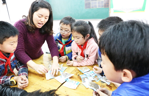 重慶市江津區(qū)中醫(yī)院把中藥飲片帶進(jìn)小學(xué)課堂