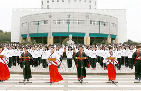 千人誦讀 傳承中醫(yī)藥文化經(jīng)典